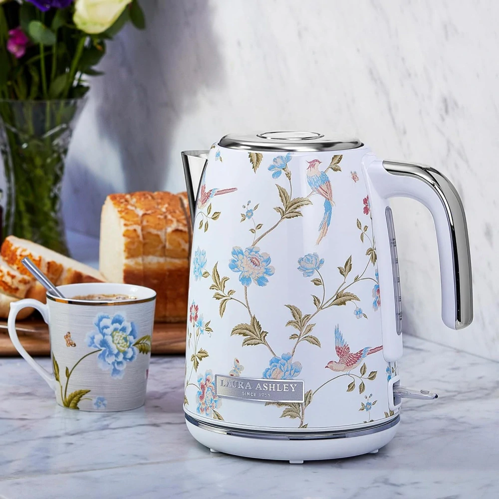 Laura Ashley rýchlovarná kanvica Elveden White 1,7 l – elegantná biela kanvica s jemným vzorom Elveden