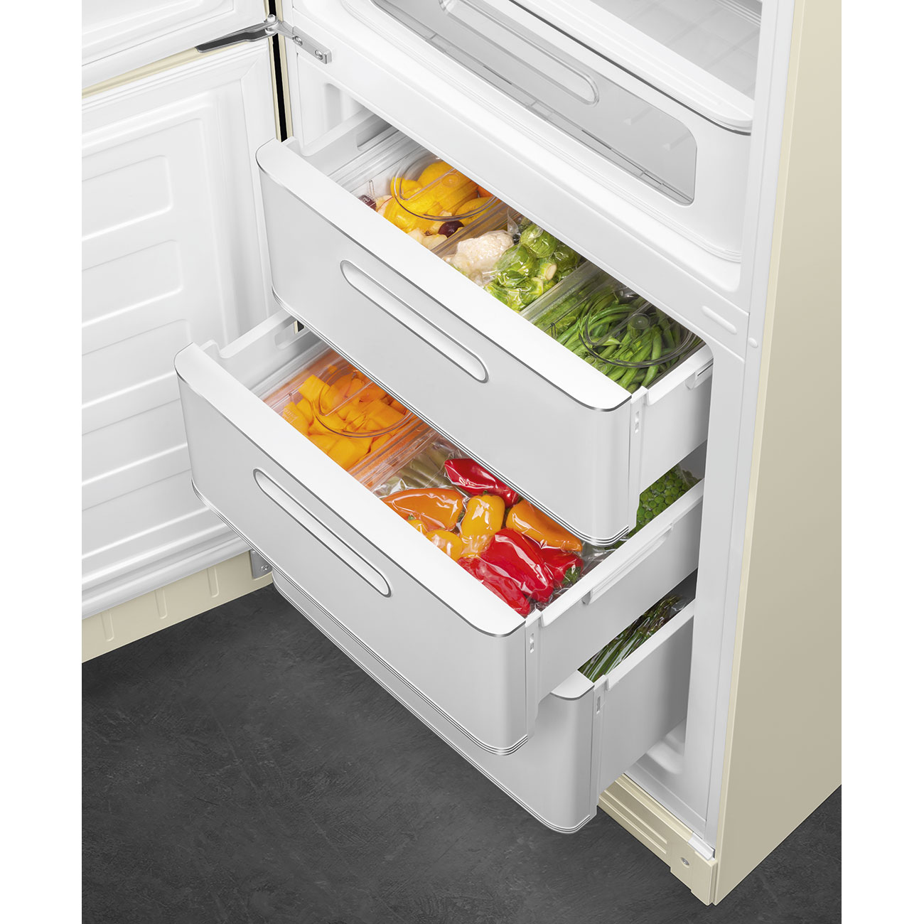 Kombinovaná chladnička s mrazničkou Smeg FAB32LCR5 krémová ľavý pánt
