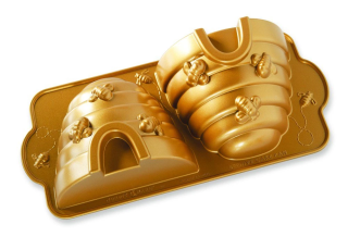 Nordic Ware forma na bábovku včelí úľ 3D zlatá, 2,3 l